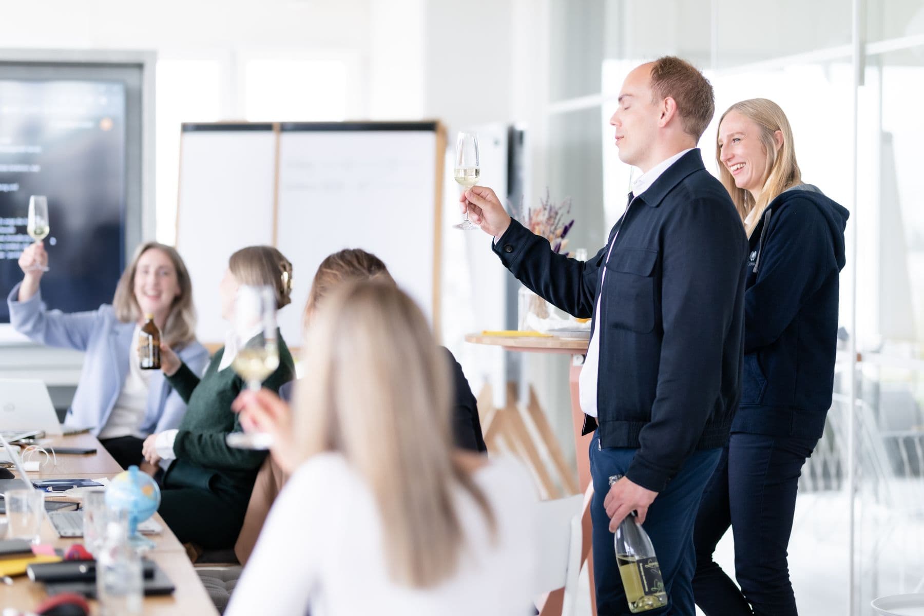 Berater von transformis spricht vor dem Plenum eines Workshops