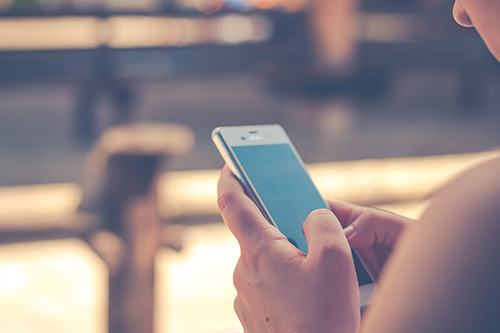 Wenden Sie sich telefonisch an unsere Kontaktpersonen Anrufen